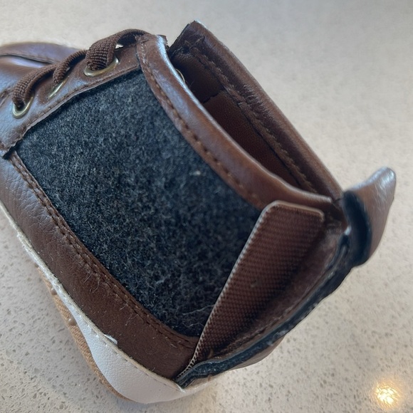 Old Navy Toddler Brown Shoes Size 6-12M - Picture 3 of 5